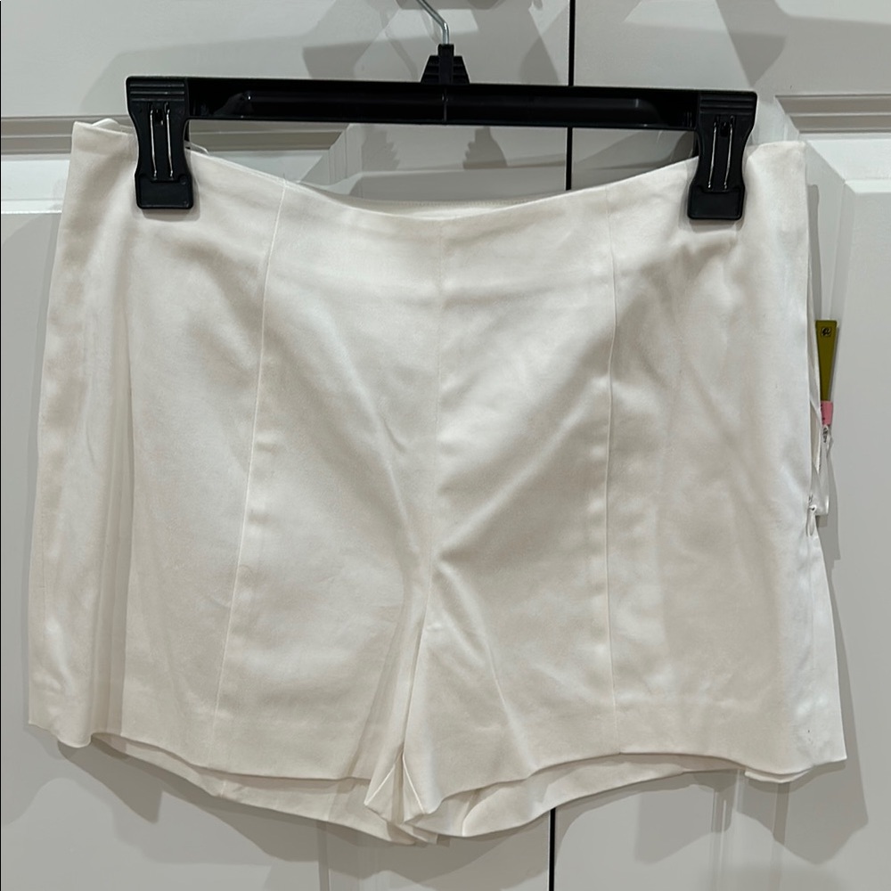 NWT Gianni Bini Ivory Women's Shorts M